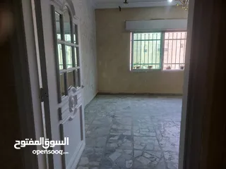  4 شقه استثمارية فارغه للبيع من المالك مباشرة