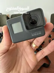  1 كاميرا جو برو 5 GoPro مستعملة مع بطاريتين وريموت كونترول أصلي و20 حمالة مختلفة