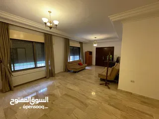  9 شقة ارضيه للبيع خلدا 200 م مدخل خاص مع ترس امامي وكراج