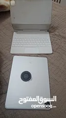  1 ايباد مع قاعدة