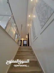  19 شقةللبيع في الصوفيه طابقيه 400 م للبيع مداخل مستقله حديقه 350 م  