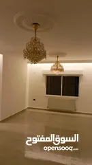  9 شقه فارغه فاخره ومميزه جدا  سوبر ديلوكس للايجار لم تسكن بعد التجديد نهائيا 200متر