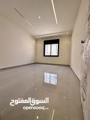  22 شقة فاخره طابق اخير مع روف بمساحة 205م للبيع في اربد مجمع عمان الجديد مقابل صالة مسايا