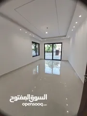  2 الكرسي 185م وتراس امامي وتراس جانبي وخلفي