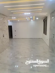  11 شقق فاخره 205م+170م للبيع على شارع البترا شرق اربد مول قراند مقابل بيت البن البرازيلي
