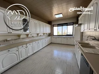  2 شقة طابقية فارغة للايجار جبل عمان مساحة 320م طابق ثاني اطلالة جميلة تشطيب سوبر ديلوكس