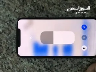  9 آيفون 11pro max التلفون نضيف جدا بس مغير بطاريه و الشاشه فيها شعر
