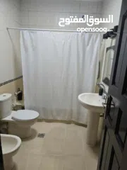  3 شقة في الطيرة 250 للايجار عند دوار نبيل عمرو و وفيلا نبيل عمرو