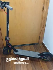  1 سكوتر كهربائي مستعمل  استعمال  خفيف جدا ا