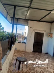  1 بيت مستقل تقريبا مزرعه مشيكه كامله مزروعع عنب وحمضيات مساحه البناء 160م وغرفه خارجيه 40م الواقع احلا