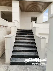  4 شقق 170م +205م للبيع على شارع البتراء شرق اربد مول قراند وكازيه الرجوب