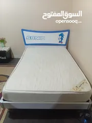 2 سرير مفرد ونص مع الفرشات