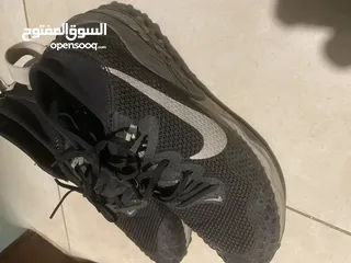  2 Nike shoes