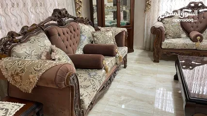  12 طقم كنب 7 مقاعد شبه جديد مع طربيزات