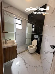  28 شقه طابق ارضي 144متر مع ترس 30 متر للبيع في جبيهه حي المنصور بموقع مميز