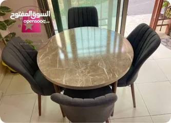  17 دللي منزلك بطاولة سفرة دائرية أنيقة   مثالية للمساحات مع 4 كراسي  بتصميمها التركي الأصيل