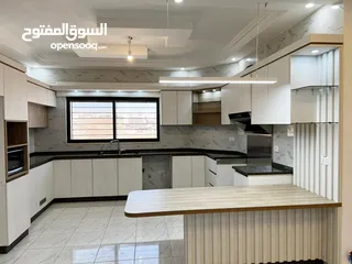  12 شقة استثمارية  للبيع بسعر مغري مع مطبخ وديكورات خشبية مميزة