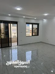  2 شقة للبيع من المالك مباشرة في خلدا خلف سجاد صيدا طابق ثاني شرقية 3 نوم مساحة 133م