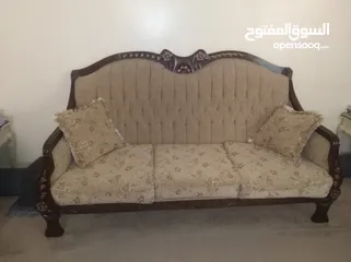  4 طقم كنب لون بيج خشي ثقيل حفر