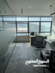  4 مكتب فخم جدًا للإيجار – تنازل عن عقد إيجار (فرصة مميزة) جاهز للتسليم الفوري