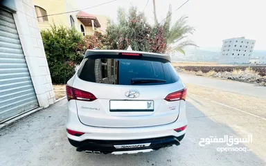 1 هيونداي سانتافيه دفع رباعي - بحالة ممتازة داخليا وخارجيا - GLS  Hyundai SantaFe