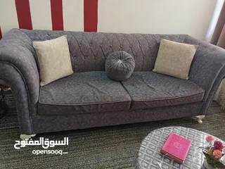  2 كنب تركي.  7 مقاعد