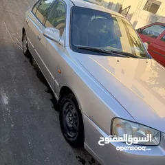  2 للبيع هونداي فيرنا موديل 2000 لون فضي للجادين ان شاء الله ما راح اقصر معهم