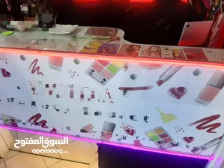  3 وحدات رفوف خشب  وكاونترات للبيع مستعمل في حالة الجديد