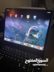  4 ايباد برو 12.9 الجيل الخامس 256 gb شبه +magic keyboard