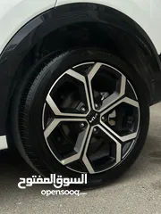  9 كيا نيرو لون ابيض