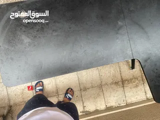  4 طاوله عل حرف L مستعمل نظيف كبيره وا حلوه