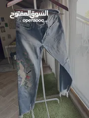  4 Embroidered Jeans