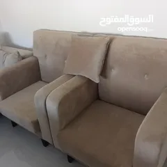  2 طقم جلوس وطاوله صغيره من ايكيا مع  4 كراسي للبيع