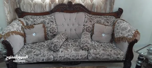  4 كنب للبيع استعمال بسيط شبه جديد  مع الطرابيزات