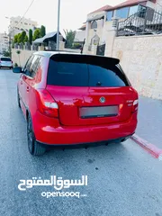  3 سكودا فابيا مع فتحة سقف