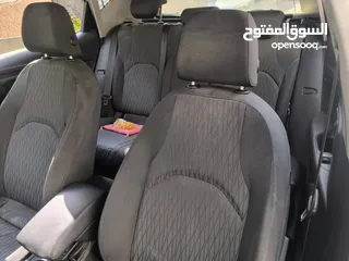  1 سيات ليون 2015  السياره ممتازه ولا ضربه فيها