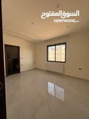  13 شقق مميزة للبيع 250 متر في ارقى مناطق شمال عمان شفابدران متوفر طابق اول وطابق أرضي وأخير مع روف مميز