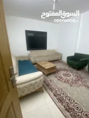  7 طقم كنب ابيض مع اخضرمستعمل فقط   وفي احتمال المناقشه في السعر