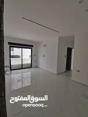  14 ارضية استثمارية 100متر مع ترس مقسمة الى استديو عدد 2 في ضاحية الرشيد  خلف الجامعة الاردنية