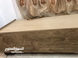 1 خشب كورنر شبه جديد خمس قطع للبيع خشب  ثقيل يستخدم لرفع لفراش العربي عن الارض او تغصيل فراش على مقاسه