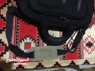  3 البيع شنطه لاب توب حاجه نضيفه وشغاله كويس