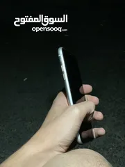  4 ايفون 11  128gb بحالة جيدة جدا