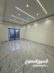  10 شقة شبه ارضي مع ترسات سوبر ديلوكس باجمل مناطق الجبيهة