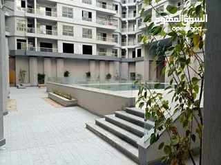  1 شقة بكمبوند لاند مارك بقلب مدينة نصر علي حمام السباحة مباشرة بمقدم 240 الف