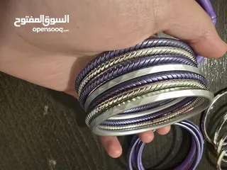  2 اساور بلاستيك بنفسجي، وفضي عدد 15