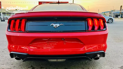  10 Ford Mustang EcoBoost 2021 Premium