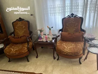  2 طقم جلوس بحالة ممتازة