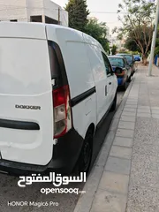  4 فان رينو دوكر 2015 بحاله جيده جدا استخدام شخصي ليس بحاجه اي نوع من الصيانه  للجادين فقط