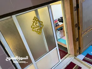  15 منزل عائلة مستقل طابق ثاني مدخل مشترك للبيع بسبب الرحيل مع عفش واثاث ومطبخ كامل