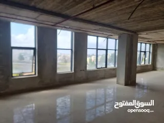  3 طابق تجاري للبيع الطيرة سنتر مقابل نيلسون مانديلا الشارع الرئيسي